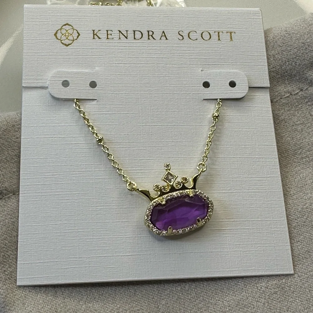 Disney | Kendra Scott Elisa Princess Short Gold Pendant in Mauve Mother-of-Pearl